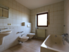 Helle 3,5-Zimmer-Erdgeschosswohnung mit Gartenzugang, Balkon & Garage in ruhiger Lage - Ringsheim Badezimmer